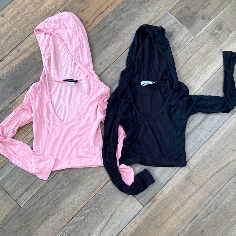 Set of two cropped hoodies!